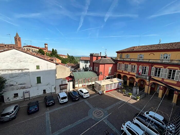 Appartamento quadrilocale in vendita in Piazza Marconi, Mombaruzzo