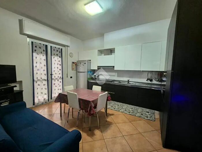 Appartamento quadrilocale in vendita in Via Alessandro Manzoni, Busnago