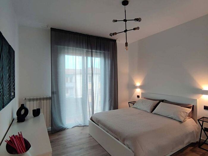 Appartamento trilocale in affitto in Via Alfredo Calzolari, Bolognina, Bologna