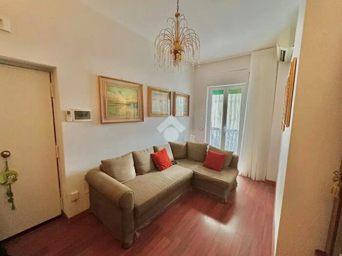 Appartamento trilocale in vendita in Via Bernardo Cavallino, Napoli