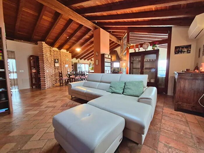 Appartamento con 7 locali in vendita in Via Achille Ferrari, Castelnuovo Rangone