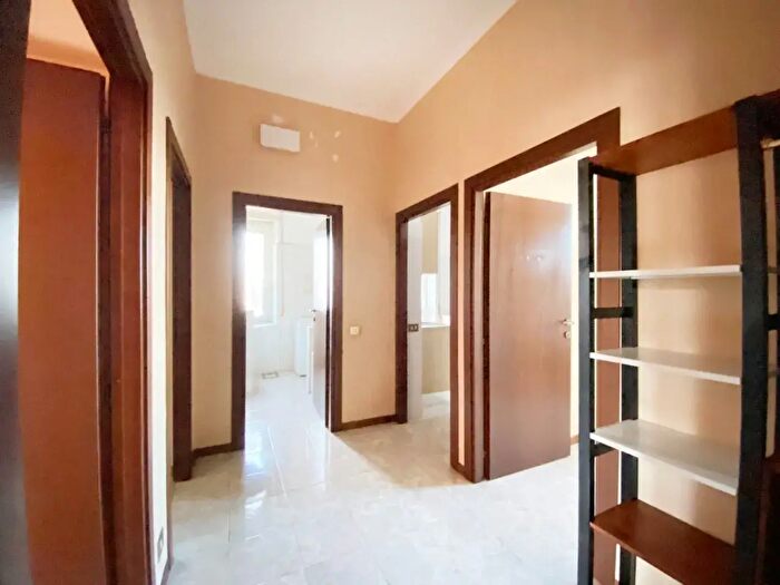 Appartamento quadrilocale in affitto in Via dei Limoni, Roma