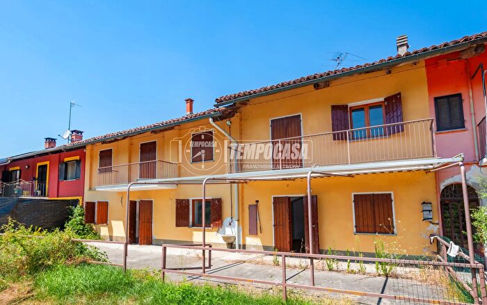 Casa con 7 locali in vendita in Strada della Bossola, Fossano