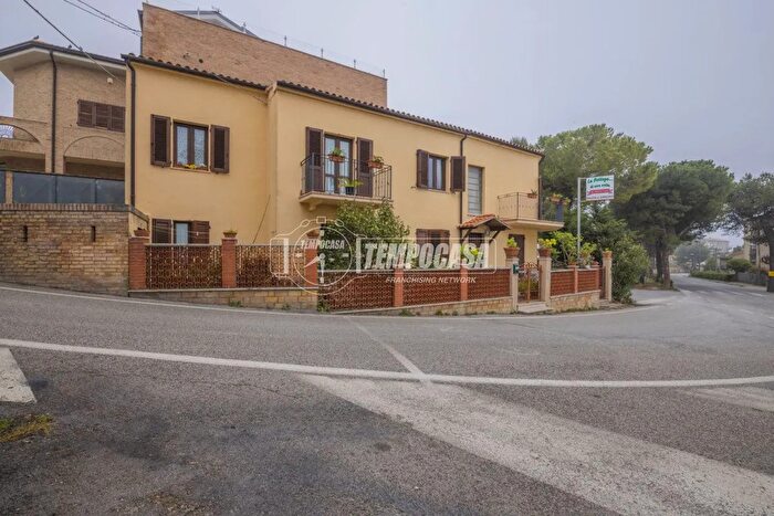 Appartamento quadrilocale in vendita in Viale della Vittoria, Montecosaro