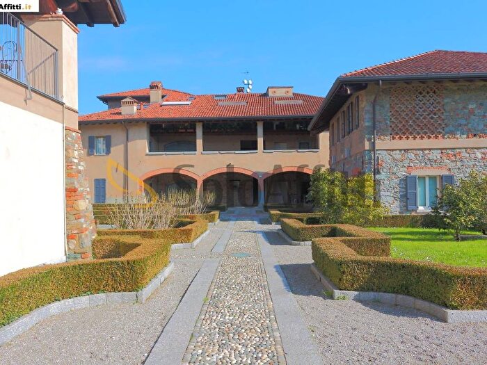 Appartamento trilocale in affitto in Via Lega Lombarda, Castello di Brianza