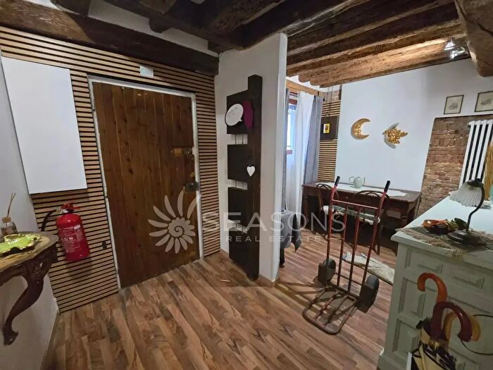 Appartamento trilocale in vendita in Calle Stella, Venezia