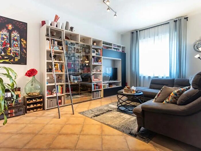 Appartamento trilocale in vendita in Via Sospello, Torino