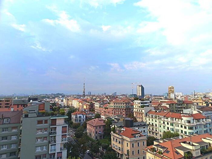 Appartamento trilocale in affitto in Via Domenichino, Monte Rosa Lotto, Milano