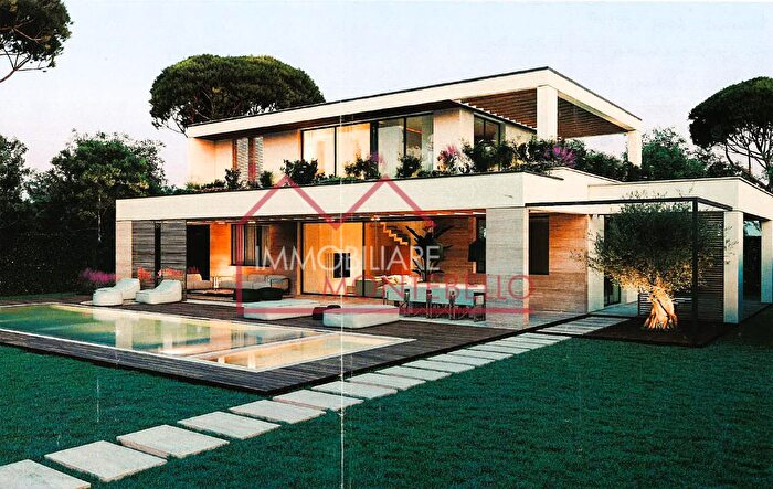 Casa con 11 locali in vendita in Forte Dei Marmi