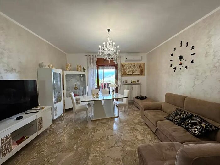 Appartamento trilocale in vendita in Via Vittorio Accattatis, Cosenza