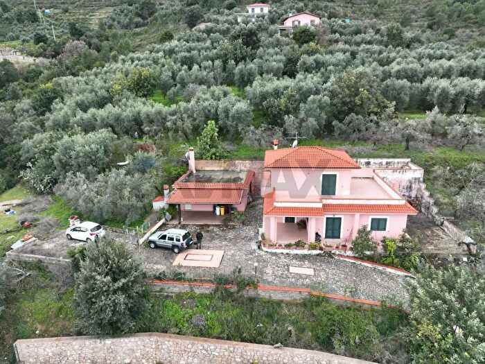 Casa con 7 locali in vendita in Contrada Calabretto, Itri