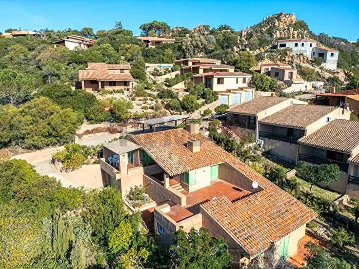 Casa con 6 locali in vendita in Trinità d'Agultu e Vignola