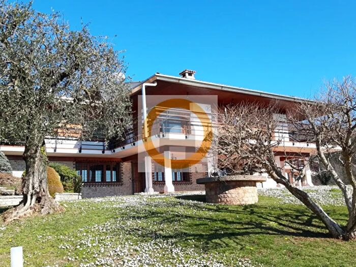 Casa con 10 locali in vendita in Pederobba