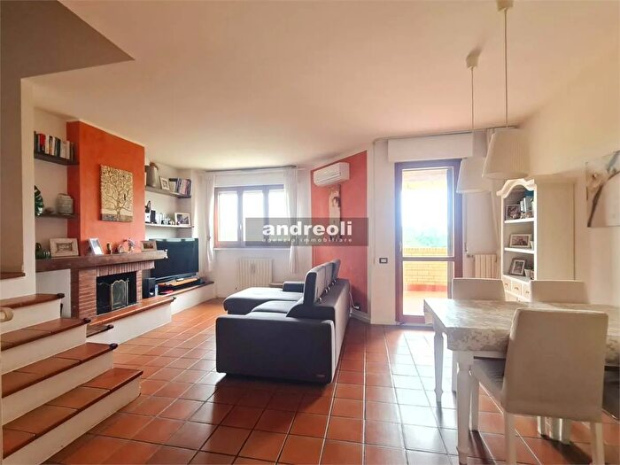 Casa con 6 locali in vendita in Jesi Coppi, Jesi