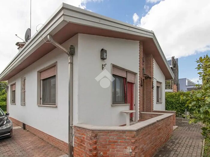 Casa quadrilocale in vendita in Via V Monti, Jesolo