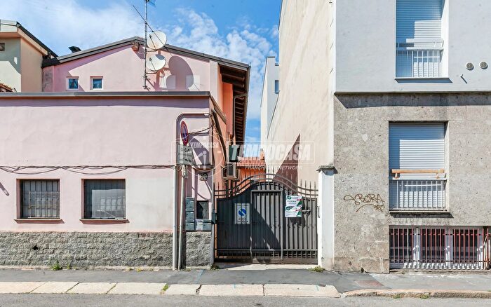 Appartamento bilocale in vendita in Via Giorgio Stephenson, Milano