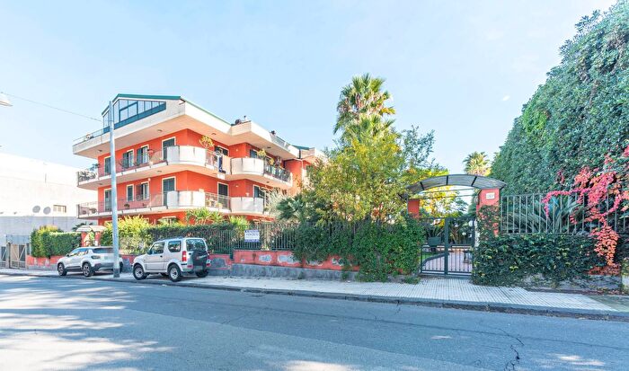 Appartamento con 5 locali in vendita in Via Luigi Orlando, Giarre