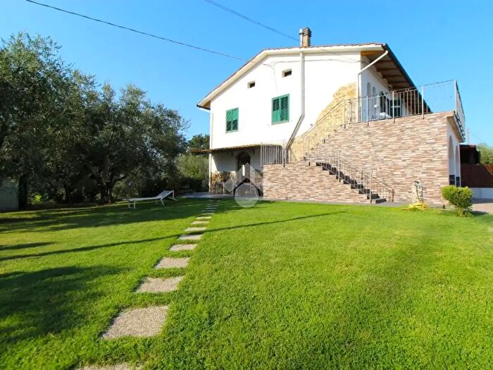 Casa con 7 locali in vendita in Via Bartolini, Larciano