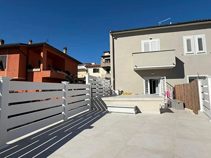 Appartamento quadrilocale in vendita in Via Macia, Carmignano