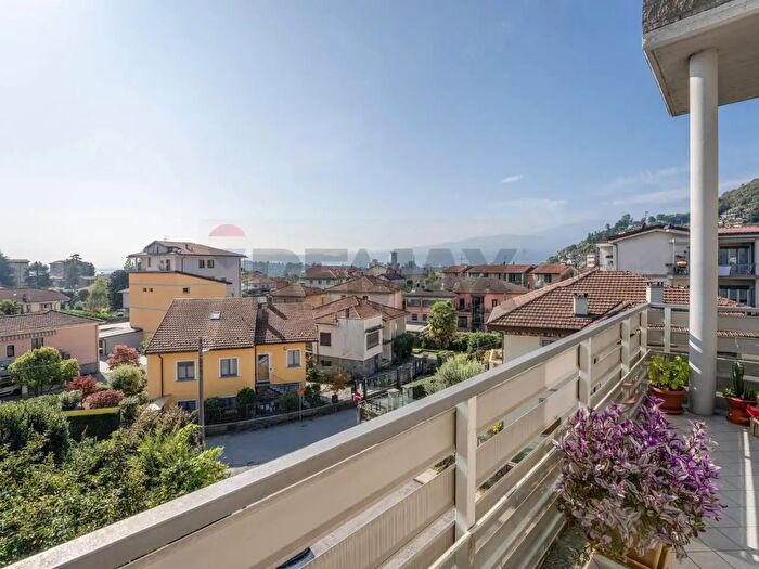 Appartamento con 5 locali in vendita in Via degli Alpini, Verbania