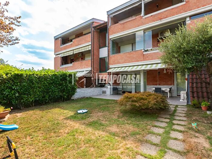 Appartamento quadrilocale in vendita in Via Lorenzini, Gassino Torinese
