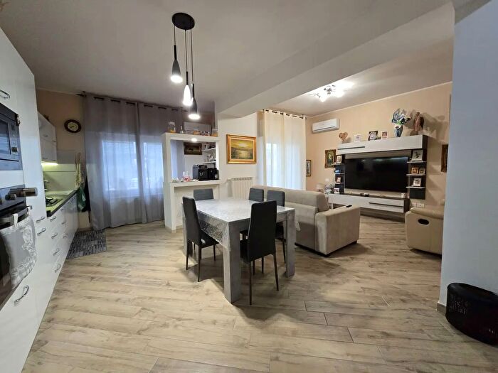 Appartamento trilocale in vendita in Viale Crotone a, Catanzaro