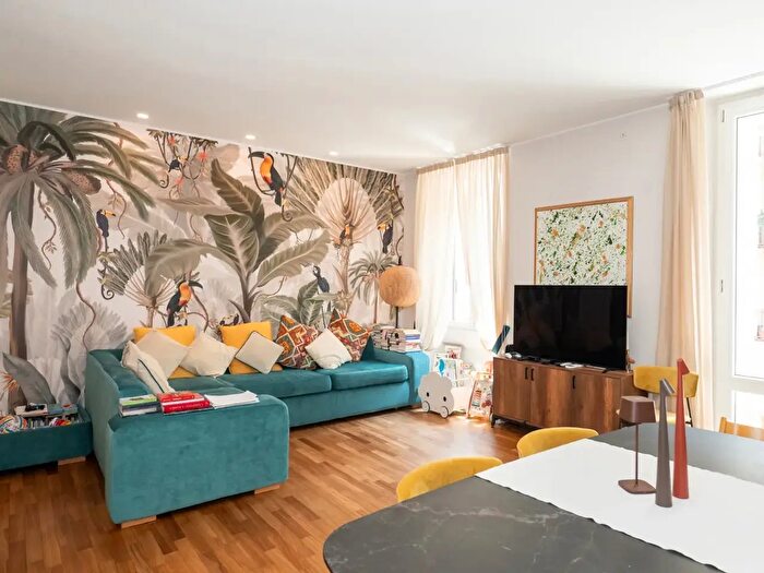Appartamento trilocale in vendita in Via Volterra, Milano