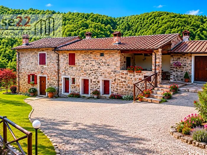 Casa con 6 locali in vendita in Barbiana, Vicchio