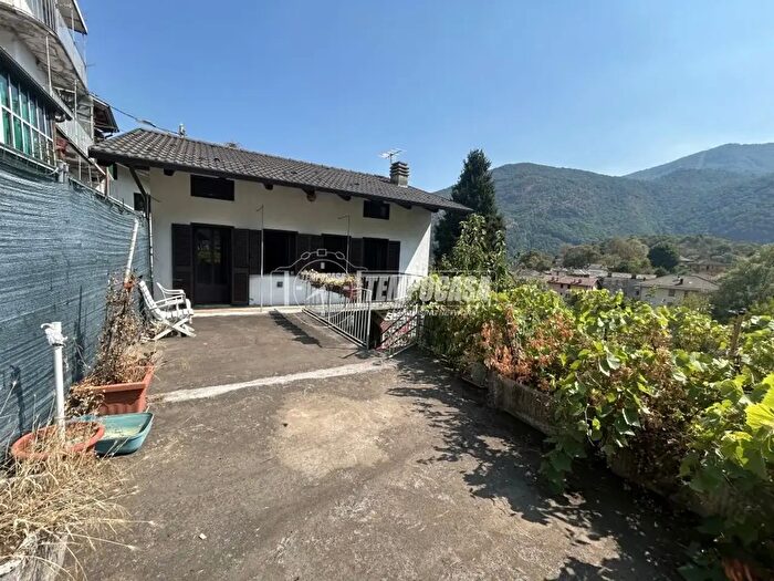 Casa trilocale in vendita in Via Berchera, Pont Canavese
