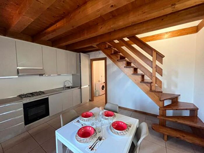 Appartamento quadrilocale in vendita in Via Poggio Ama, Selvino