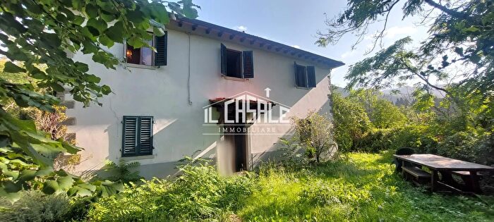 Casa con 8 locali in vendita in San Godenzo