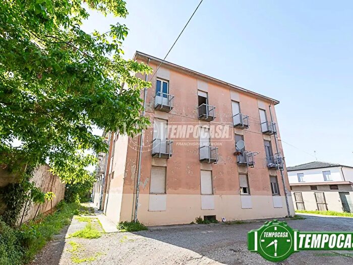 Appartamento trilocale in vendita in Via Gabriele dAnnunzio, Pandino