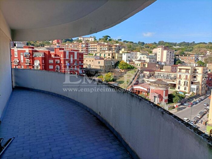 Appartamento con 5 locali in affitto in Via Nicola Nicolini, Ponti Rossi, Napoli