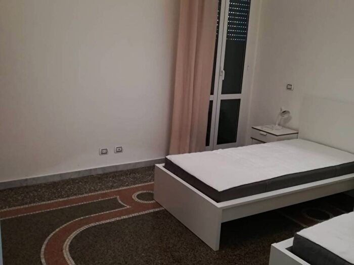 Appartamento quadrilocale in affitto in Piazza Andrea Massena, Cornigliano, Genova