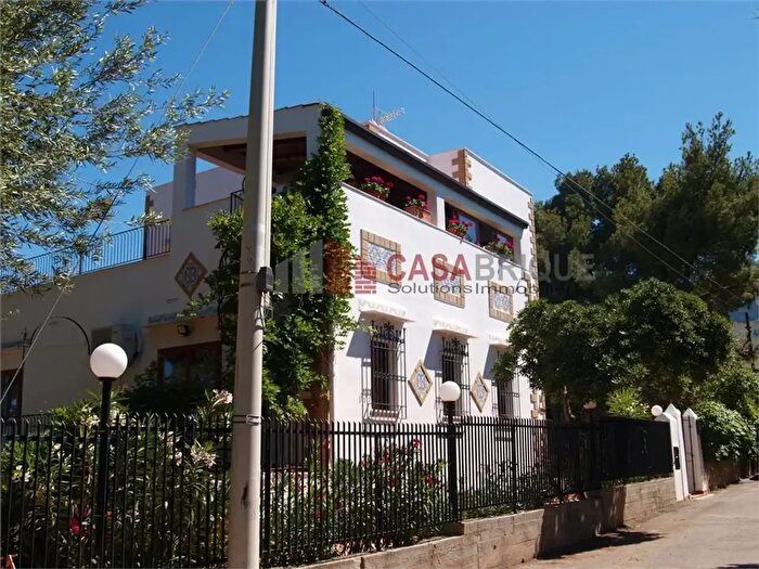 Casa con 12 locali in vendita in Torre Marroia SNC, Altavilla Milicia