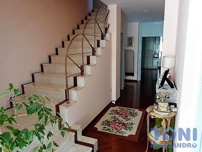 Casa con 8 locali in affitto in Cerreto Guidi