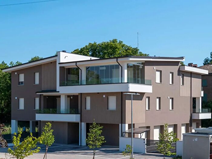 Appartamento con 7 locali in vendita in Modena