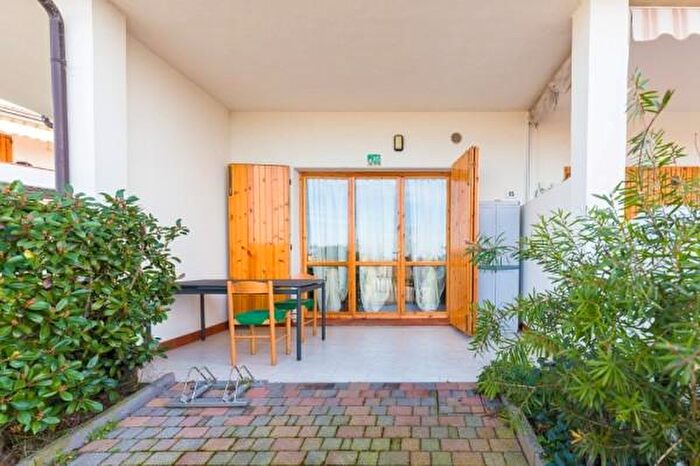 Appartamento trilocale in vendita in Viale Alessandro Manzoni, Comacchio