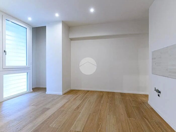 Appartamento con 5 locali in vendita in Viale dello Scalo San Lorenzo, Roma