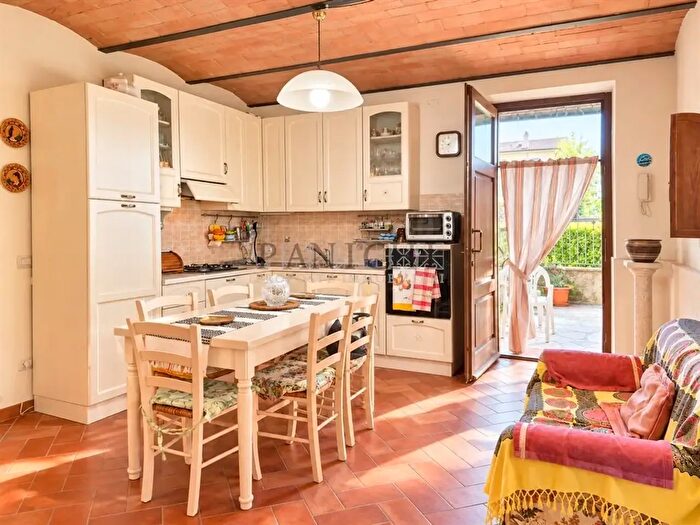 Appartamento trilocale in vendita in Via dei Molini, Asciano