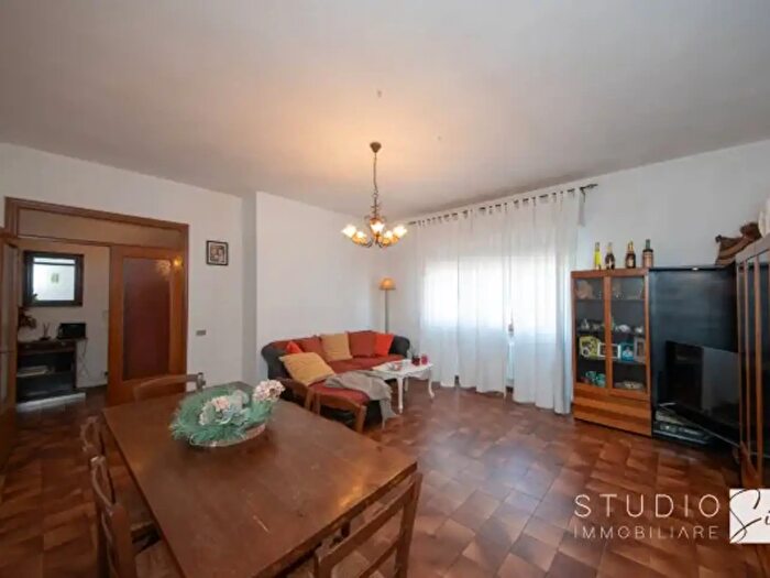 Appartamento con 5 locali in vendita in Via Crocimbrana, Quarrata