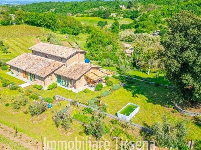 Casa con 7 locali in vendita in Orvieto