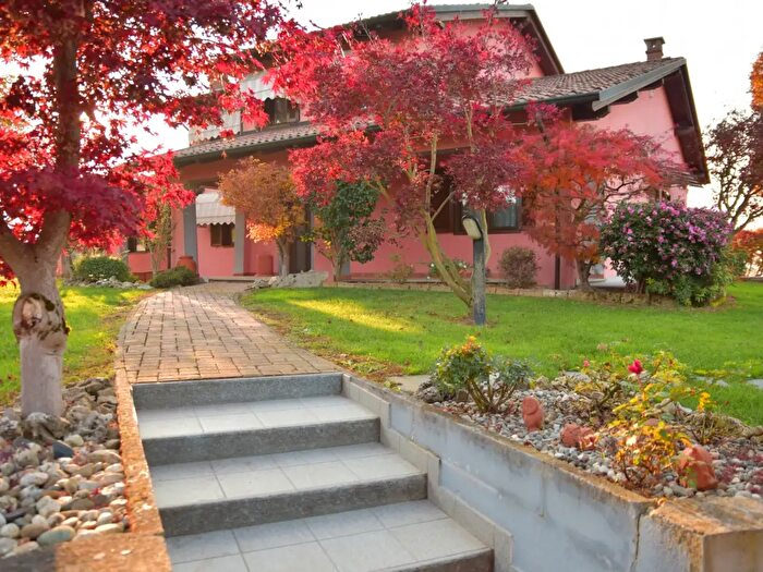 Casa con 7 locali in vendita in Via Nuova, Coniolo