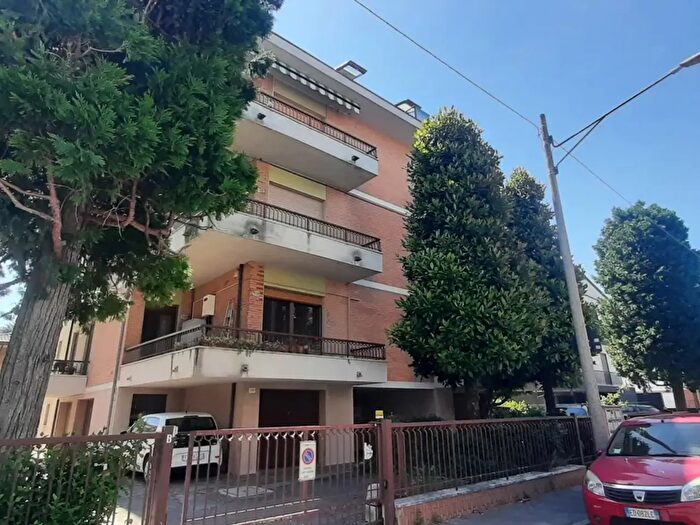 Appartamento con 5 locali in vendita in Via Marciano', Forli'