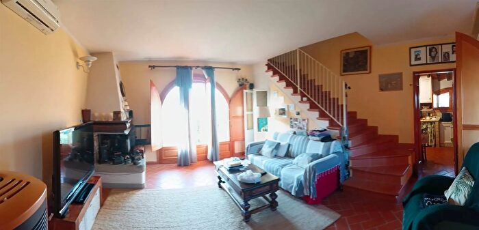 Casa con 5 locali in vendita in Reggello