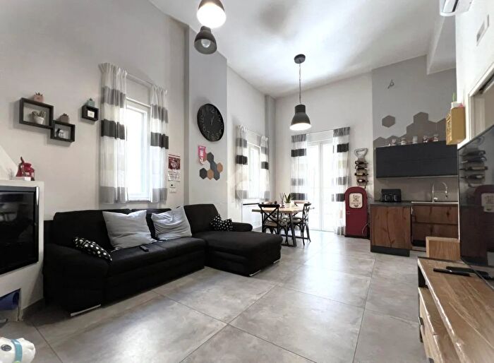 Casa trilocale in vendita in Via Santa Croce, Casoria