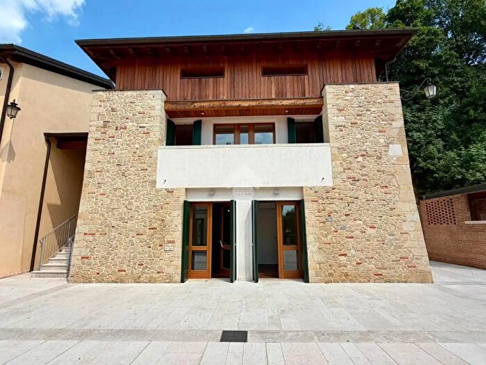 Appartamento quadrilocale in vendita in Via San Caterina, Asolo