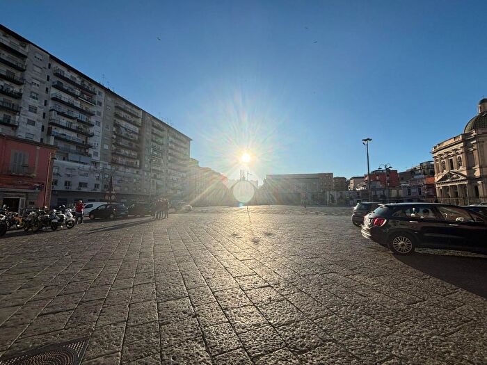 Appartamento quadrilocale in vendita in Piazza Mercato, Napoli