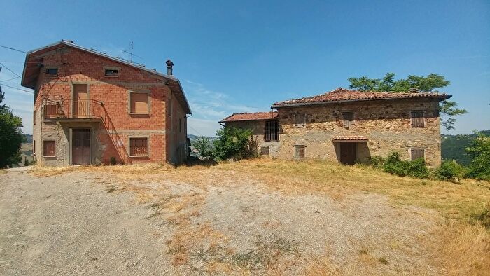 Casa con 8 locali in vendita in Via Marzola, Guiglia