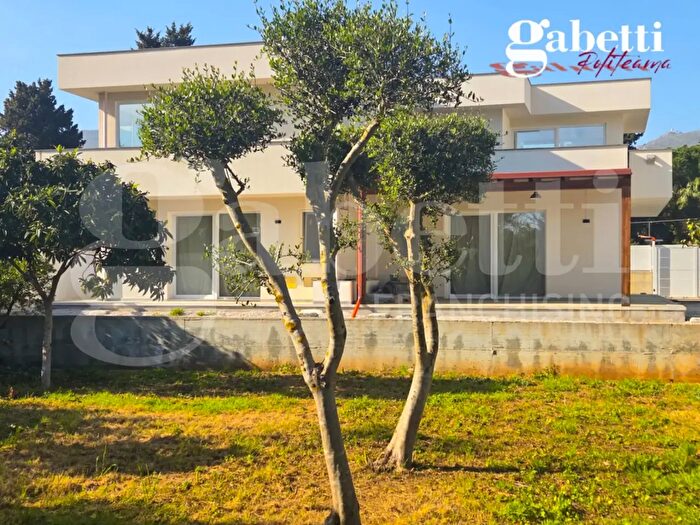 Casa con 6 locali in vendita in Via Castelforte, Palermo